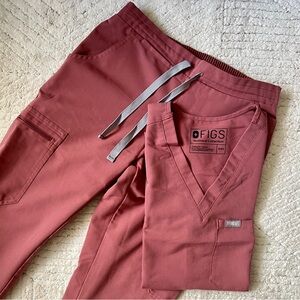 FIGS Scrub Set (Catalina Top & Yola Pants)